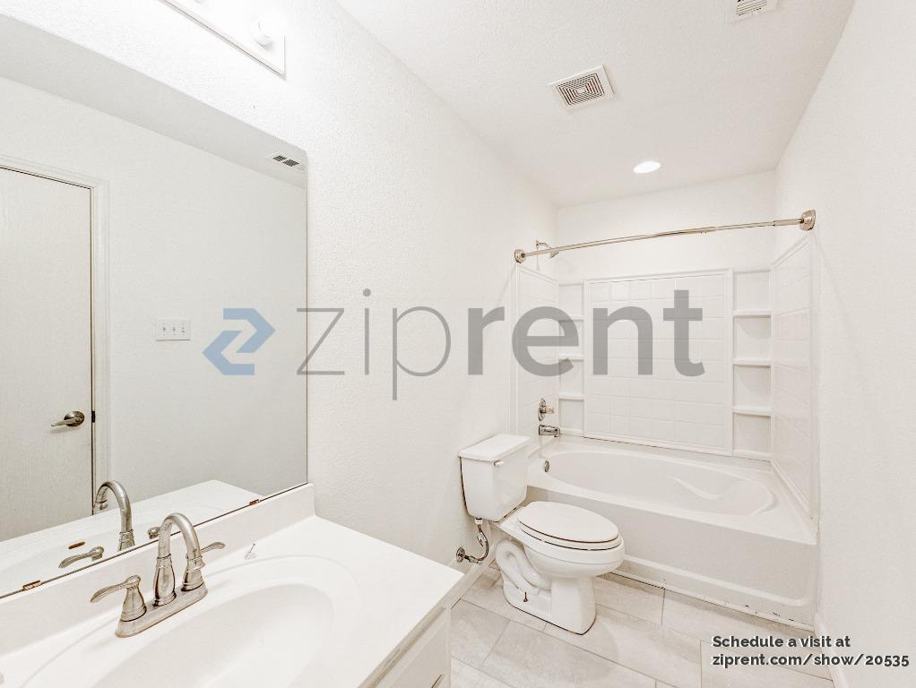 Building Photo - 5803 Viewpoint Dr
