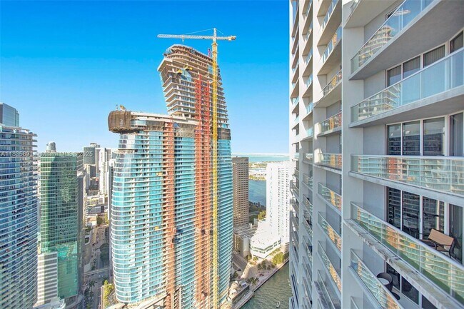Building Photo - 475 Brickell Ave