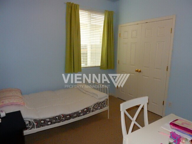 Building Photo - 550 Davenport Way