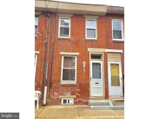 Building Photo - 433 Cross St