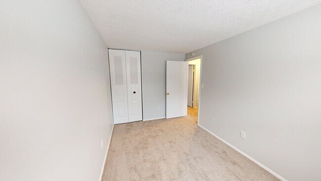 Building Photo - 2862 Chatsworth Way