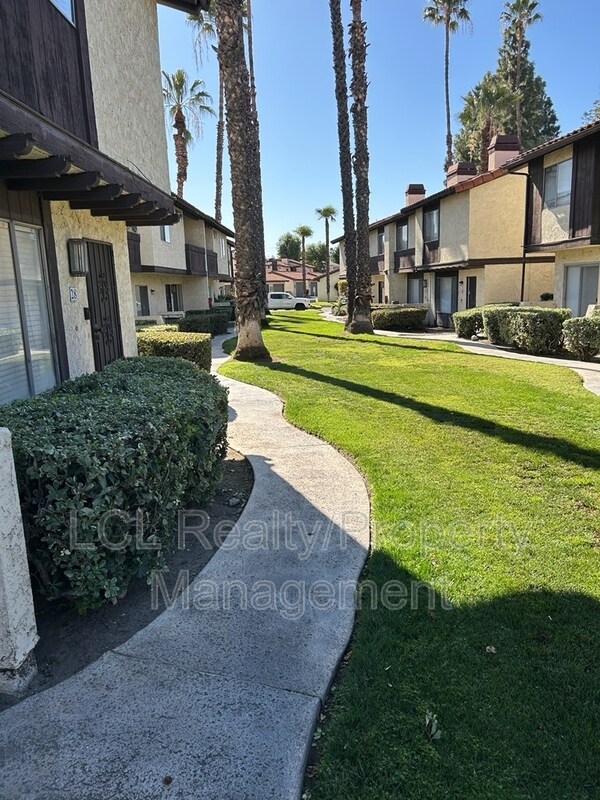 Building Photo - 1077 S Santo Antonio Dr