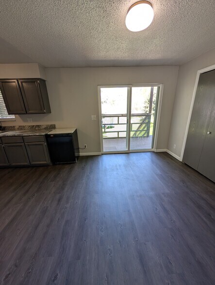 Building Photo - 1827 S Fairway Dr