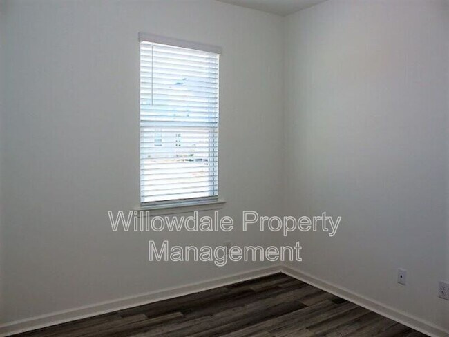 Building Photo - 125 Willow Grove Ln