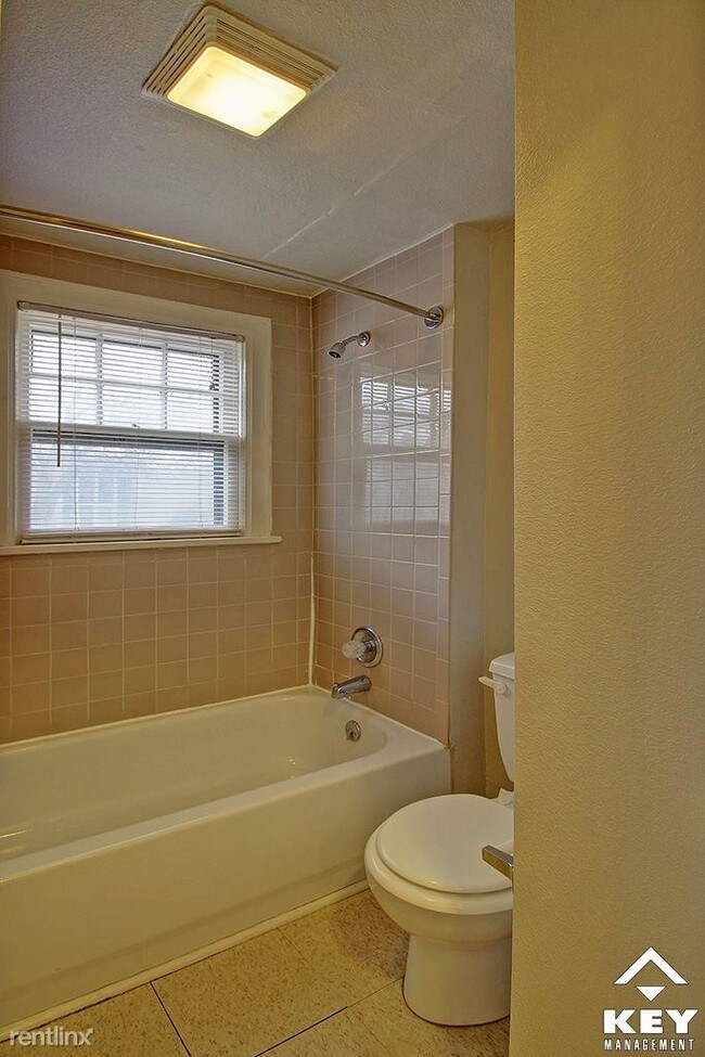 Building Photo - 1156 N Emporia St