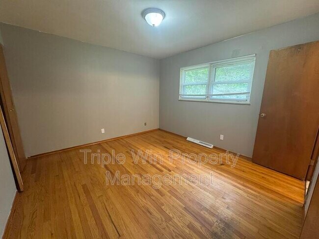 Building Photo - 10440 Gardo Ct