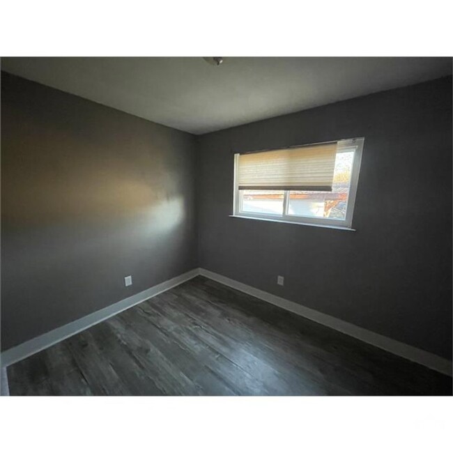 Building Photo - SECTION 8 - 5 Beds 2 Baths Single Family Home