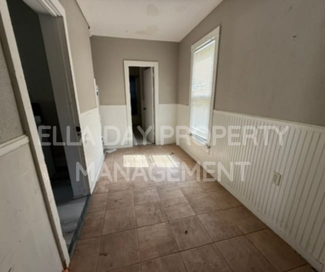 Building Photo - 554 N Madison Ave