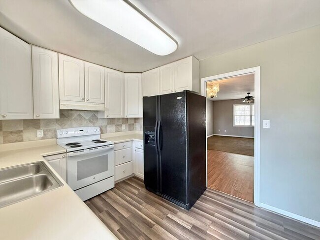 Building Photo - 542 Loop Rd