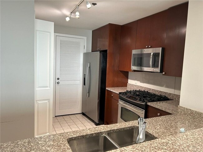 Building Photo - 3338 Peachtree Rd NE