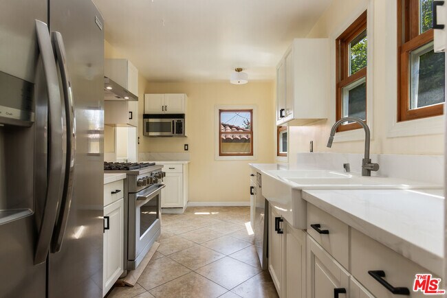 Building Photo - 1974 Preuss Rd