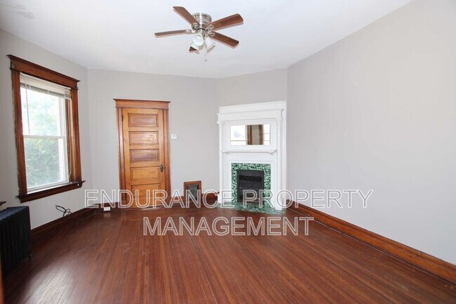 Building Photo - 2539 Melrose Ave