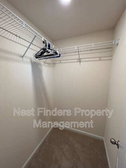 Building Photo - 726 Servia Dr