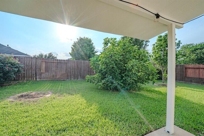 Building Photo - 2727 Roaring Oaks Ln