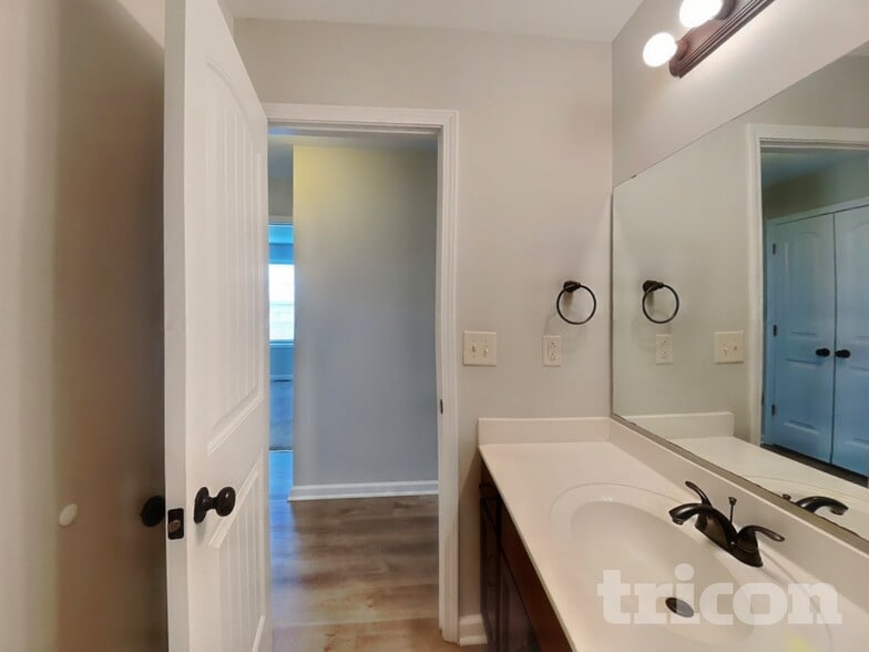 Building Photo - 1037 Dwight Eisenhower Way