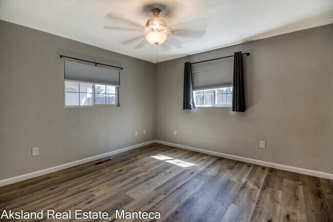 Building Photo - 3007 W Lathrop Rd