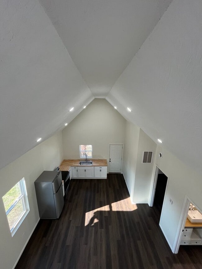 Building Photo - 2+ BEDROOM 1 BATHROOM HOUSE FOR RENT