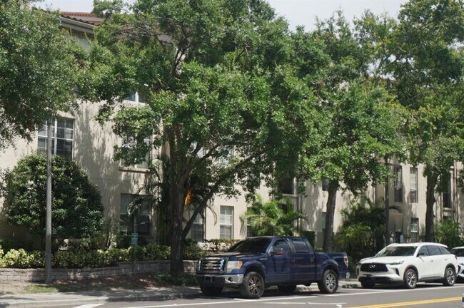 Building Photo - 2411 W Horatio St