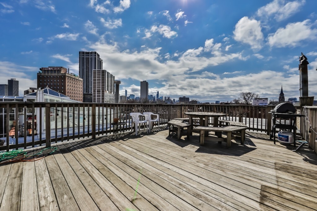 Building Photo - 1849 N Lincoln Ave