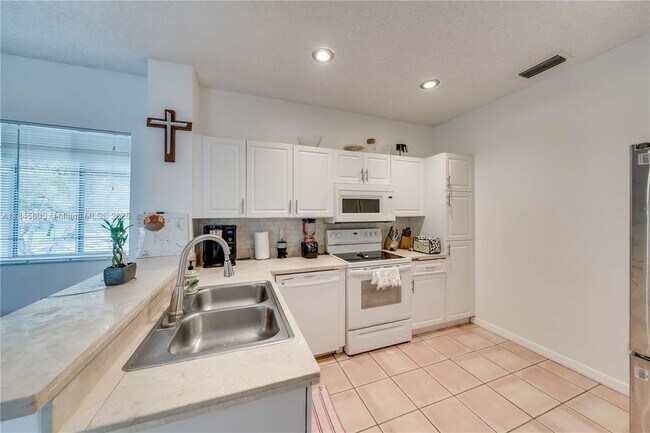 Building Photo - 16332 Malibu Dr