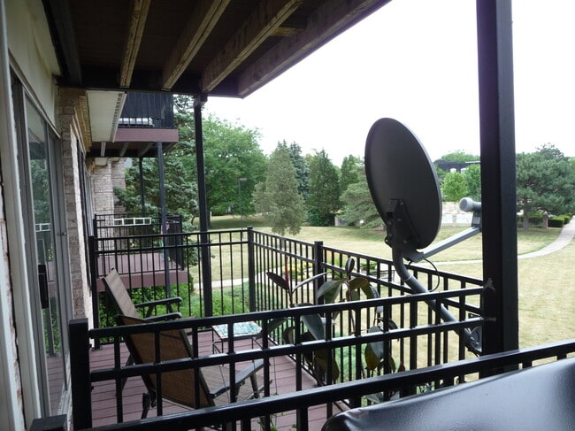 Building Photo - 5000 Carriageway Dr