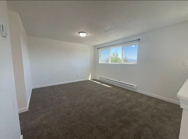 Building Photo - 2161 Eastview Pl