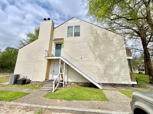 Building Photo - 9024 Mahogany Row SE