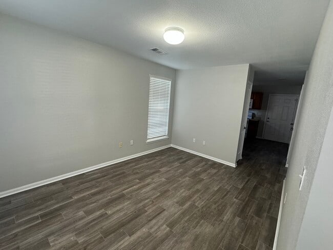 Building Photo - Beautiful 3/2 house in Biloxi