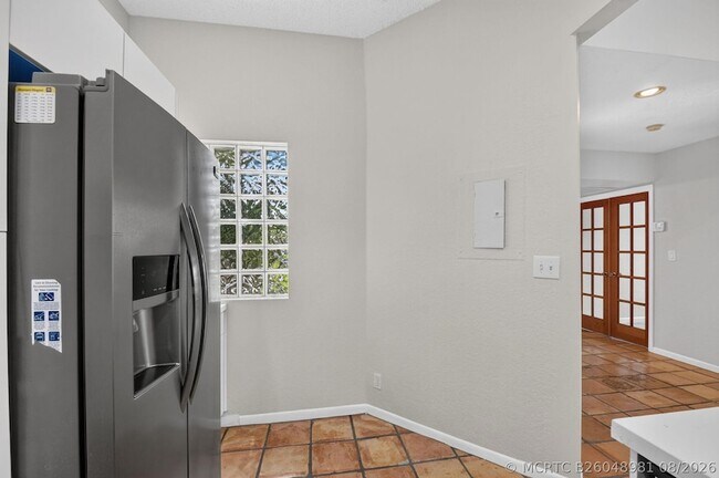 Building Photo - 5451 Verona Dr