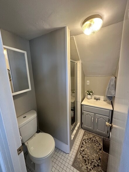 Building Photo - 25 Elm St