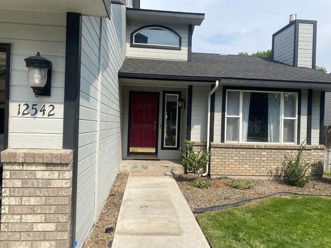 Building Photo - Nice home in great neighborhood