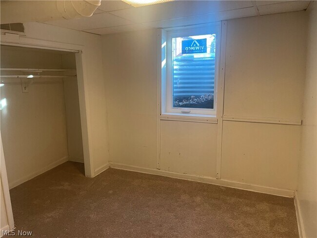 Building Photo - 958 E Wilbeth Rd