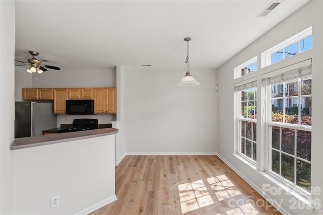 Building Photo - 4957 Sunburst Ln