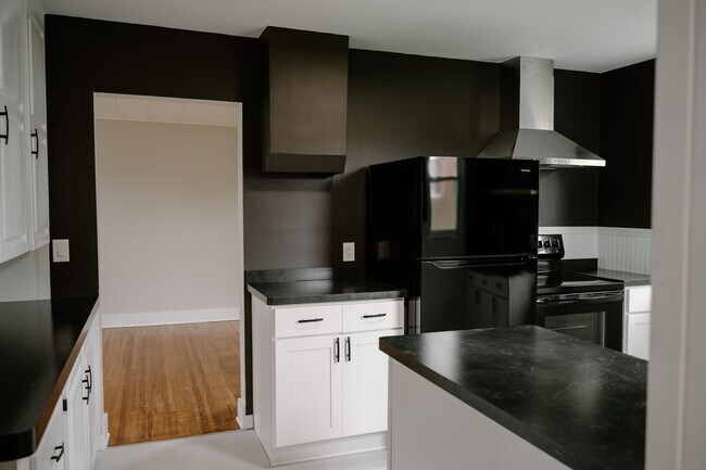 Building Photo - 354 Terrace Blvd