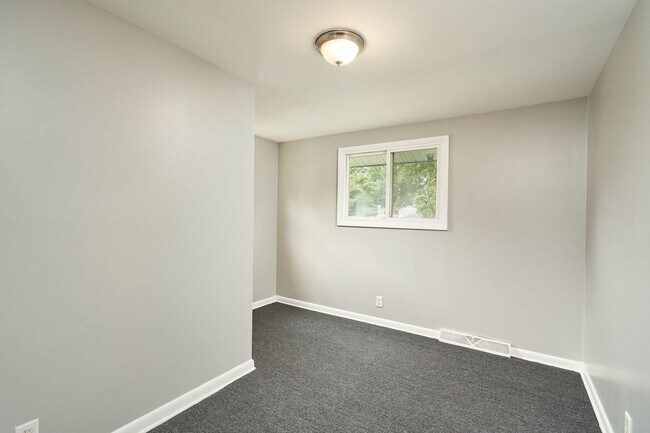 Building Photo - Charming 3-Bed Home with New Kitchen, Fresh Finishes & Big Backyard on a Quiet Dead-End Street
