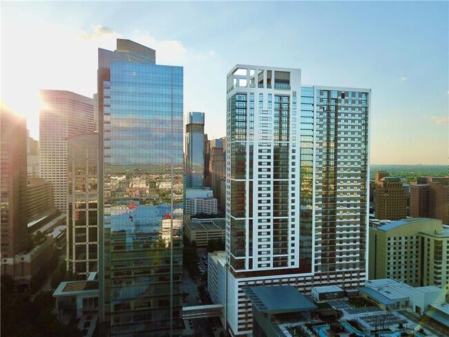 Building Photo - 807 Crawford St