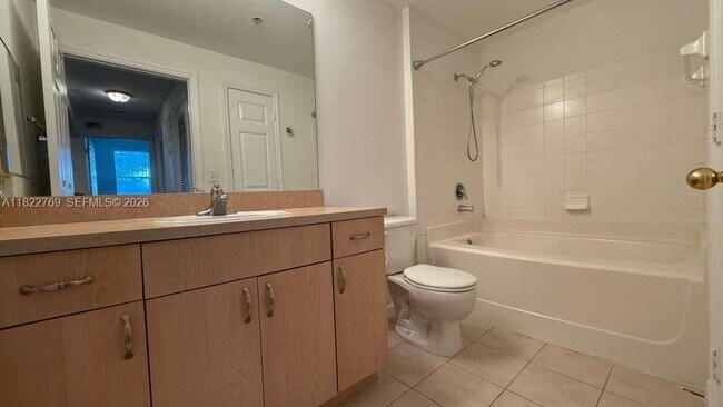 Building Photo - 533 NE 3rd Ave