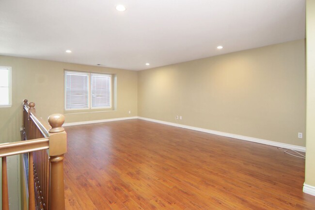 Building Photo - 1212 Lavendar Way