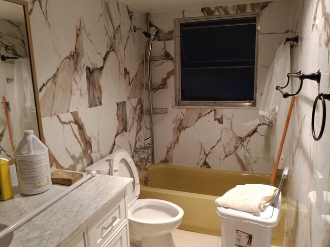 Building Photo - 4851 NW 21st St