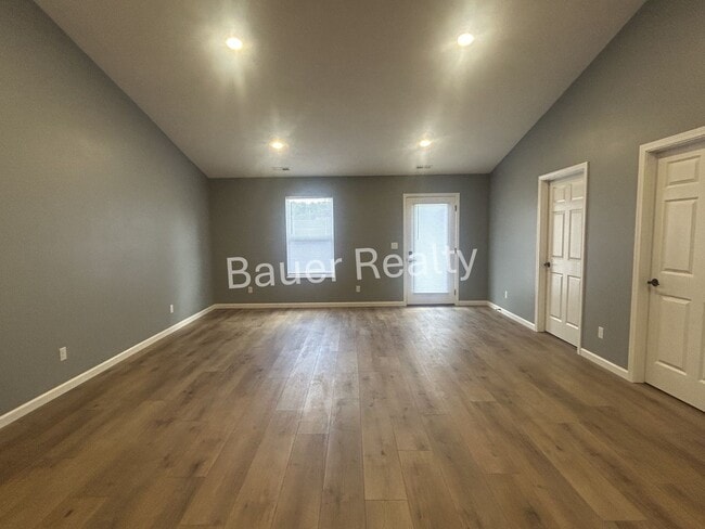 Building Photo - 47 Grove Ave