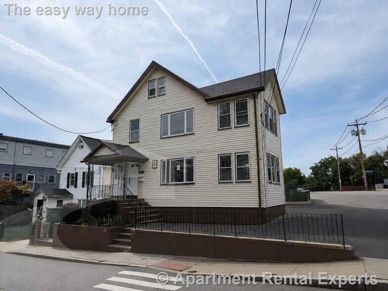 Building Photo - 108 Vernon St