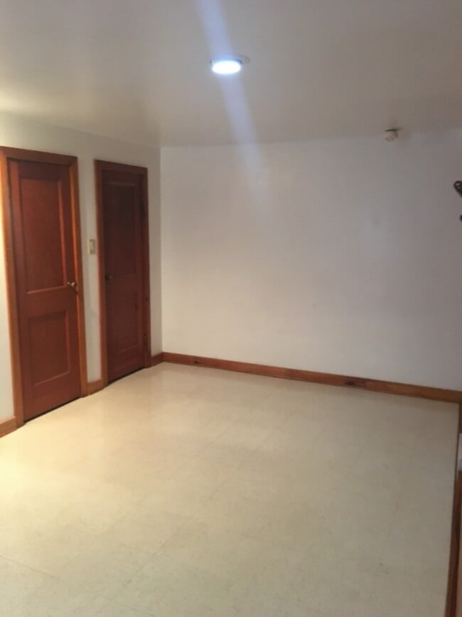 Bedroom/living room - 1402 Broadway N