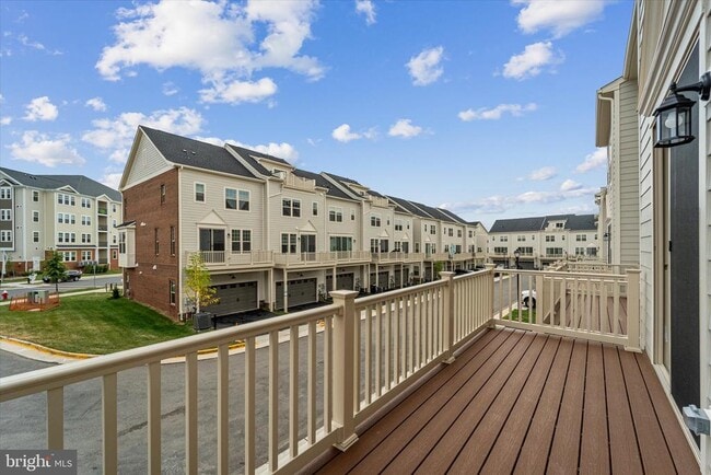 Building Photo - 705 Sawback Sq NE