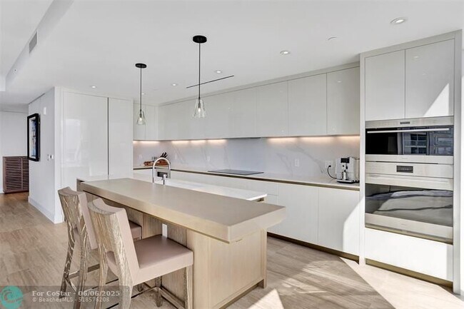 Building Photo - 525 N Fort Lauderdale Beach Blvd