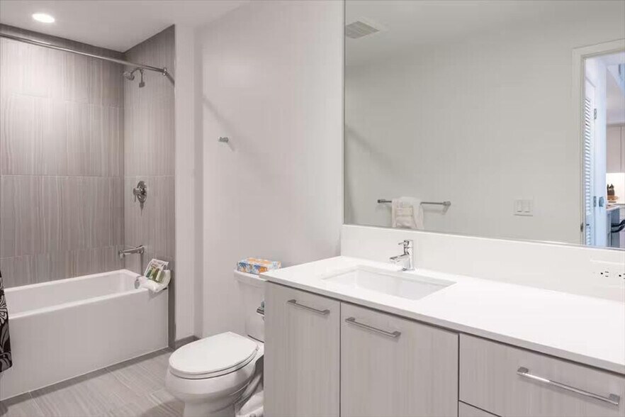 Building Photo - 11911 Freedom Dr