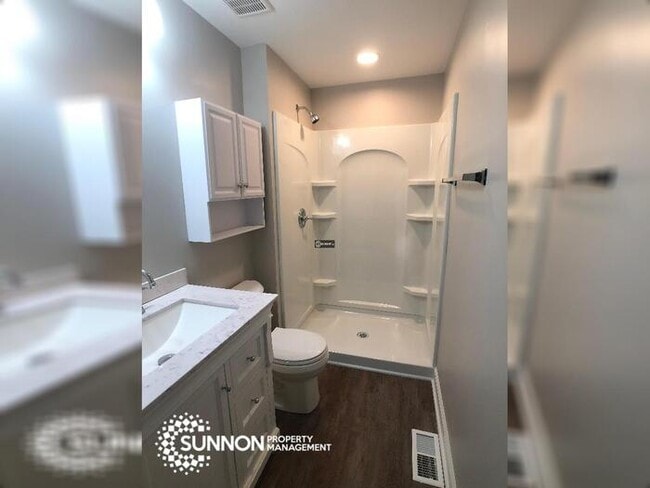 Building Photo - 4BR 2BA Renovated to perfection!