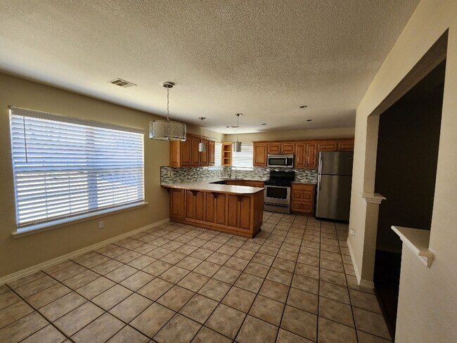 Building Photo - Stunning 3-Bedroom Single Family Located In Champion Estates!