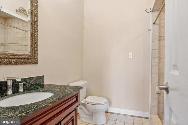Building Photo - 5905 Lone Oak Dr