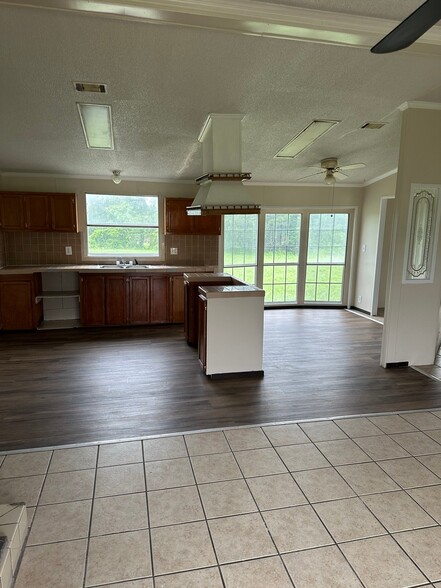 Building Photo - 120 Forest Creek Ln