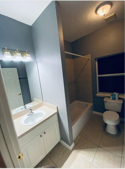 Building Photo - 232 Hill Street